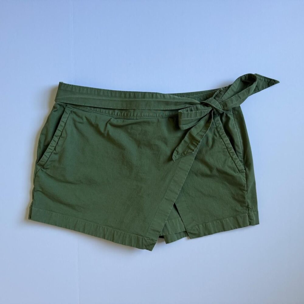 Vineyard Vines olive green wrap around skort with self tie waist